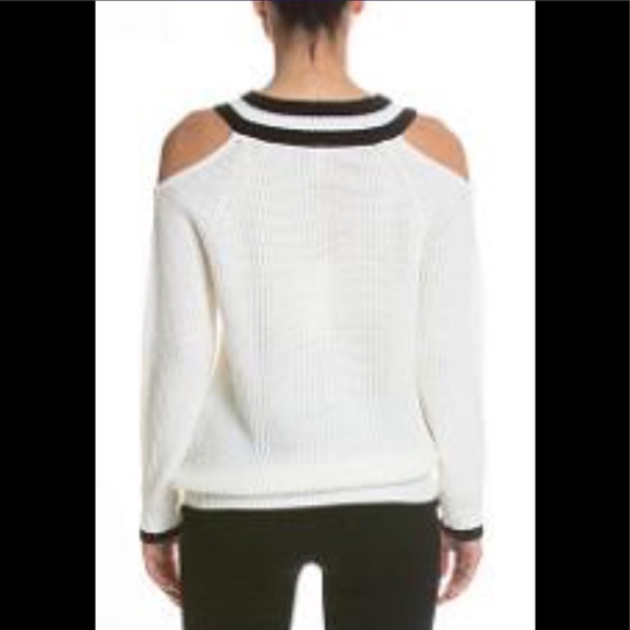 Amazingš¤Elan Cold shoulder V-neck Varsity sweater - Picture 4 of 5